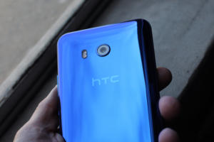 htc u11 rear close up