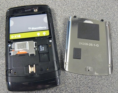 image of BlackBerry Storm2 9550 from Verizon with Battery Cover Removed