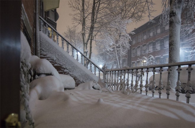 preparing-for-nemo-blizzard-7-660x433-130209.jpg
