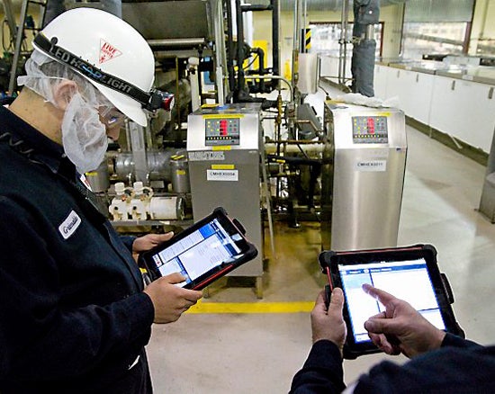 ATS Technician with SAP Work Manager app and iPad