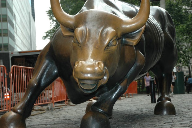 bull wall street statue