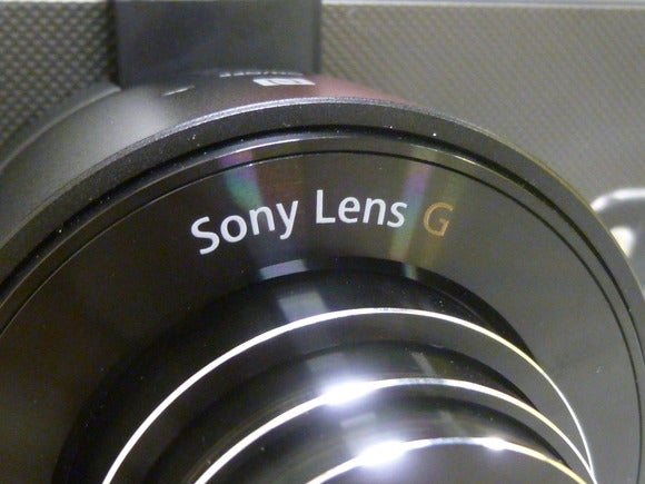 Sony's QX10 lens camera (4)